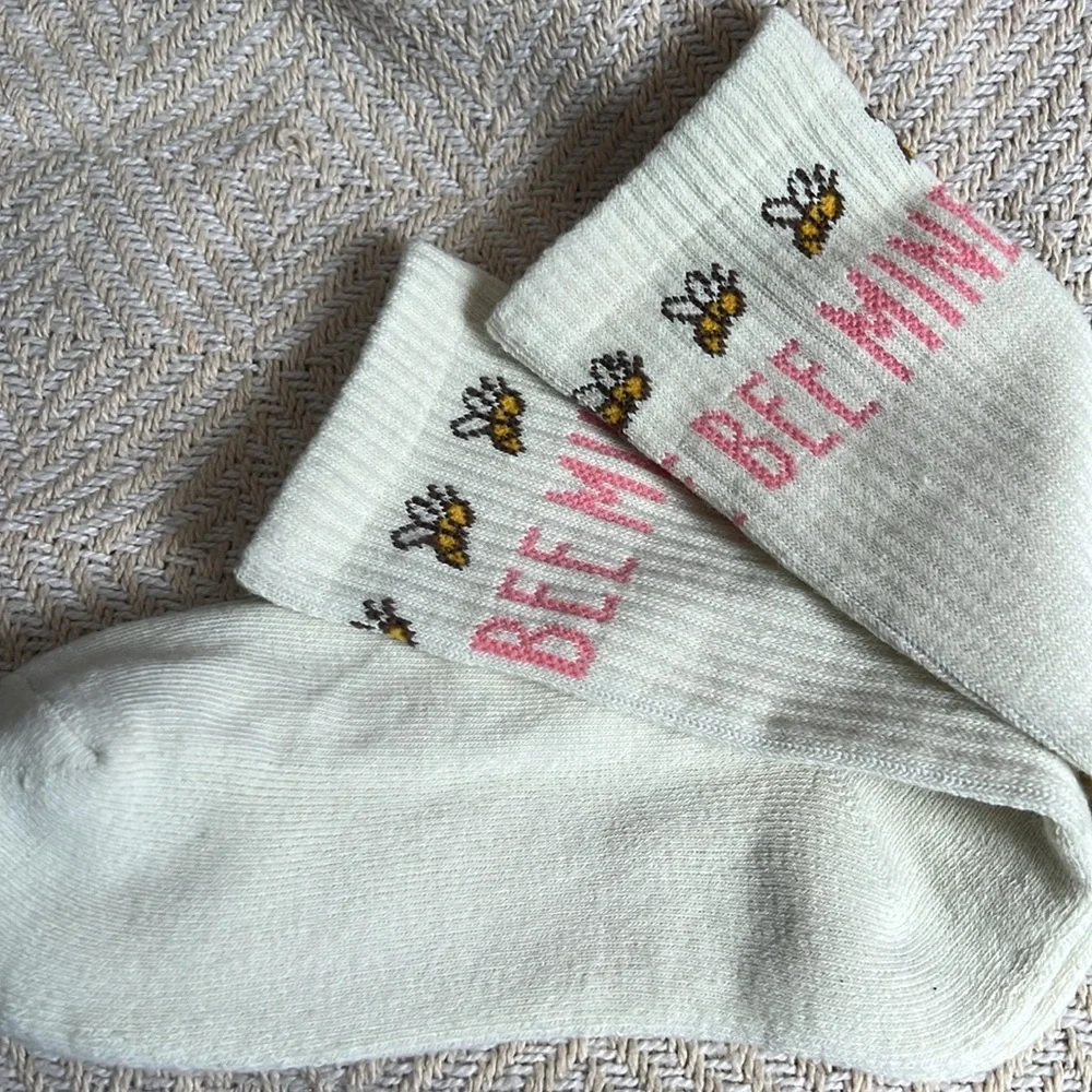 Disney Bee Mine Ivory Socks NWOT Size 8/10 - Picture 5 of 5